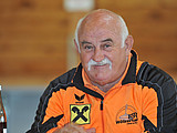 Ein mildes Lächeln vom Funaki.