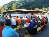 Alle warten auf den Auftritt von Schlagerstar Bernhard,